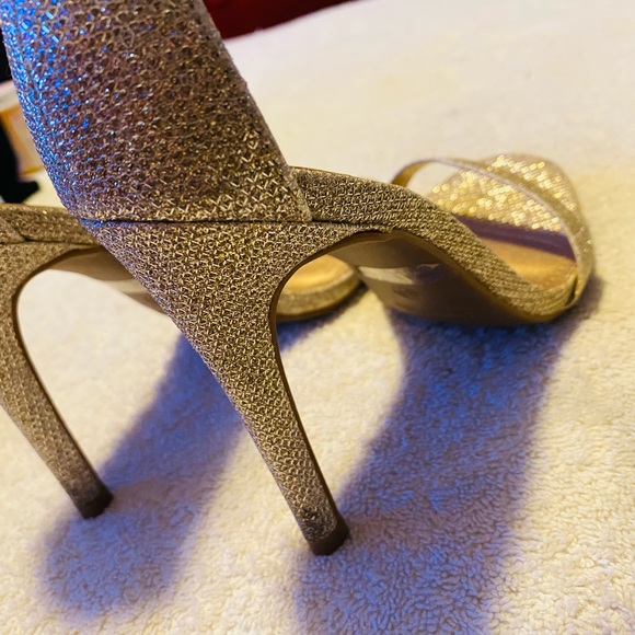 Brand New Sparkly Heels by DREAMPAIRS - size 6 1/2 - heel height 4” - box 26 - Picture 7 of 8